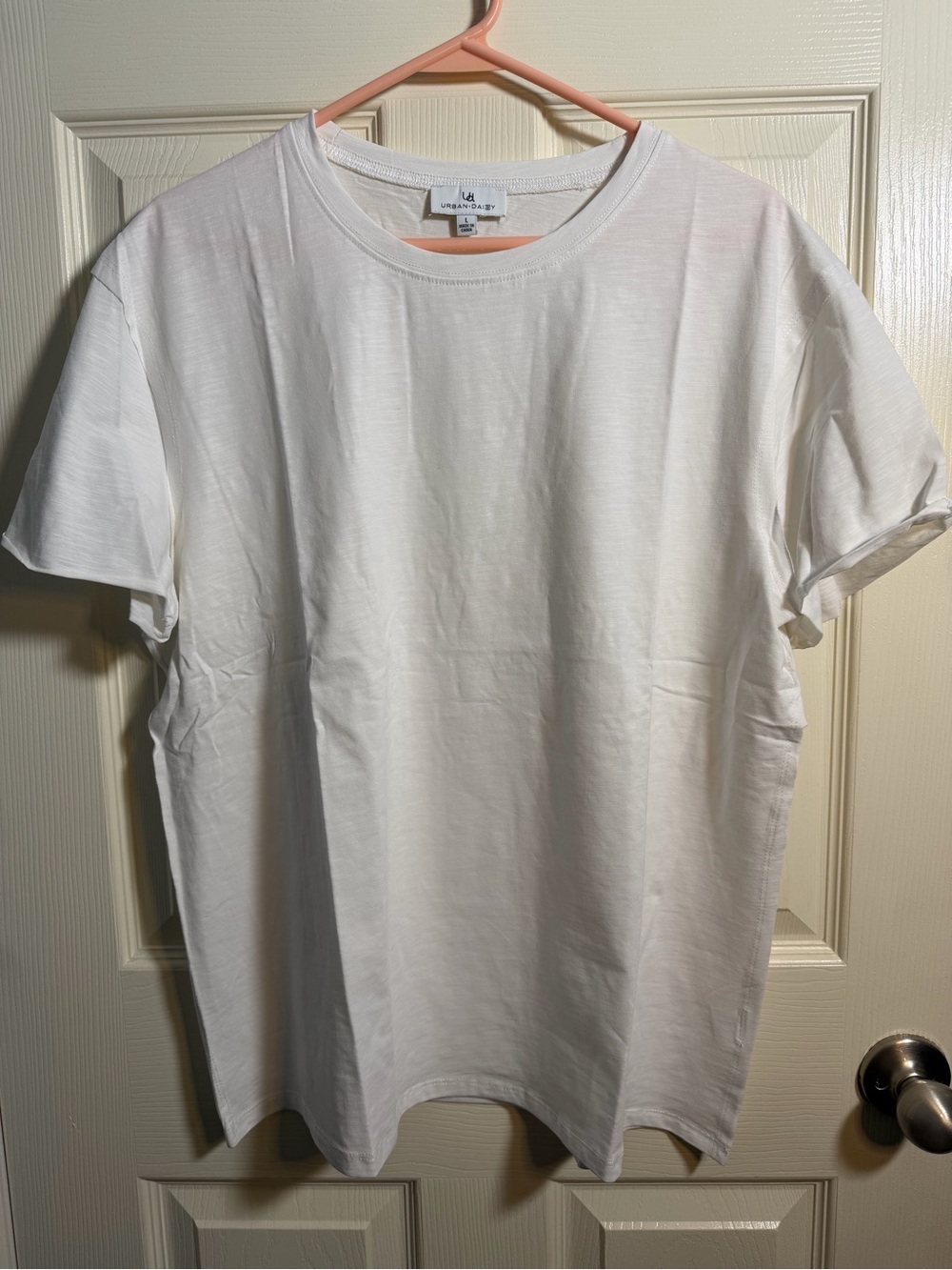 NWOT Women’s Urban Daizy White Short-Sleeve Crewneck Tee, size Large